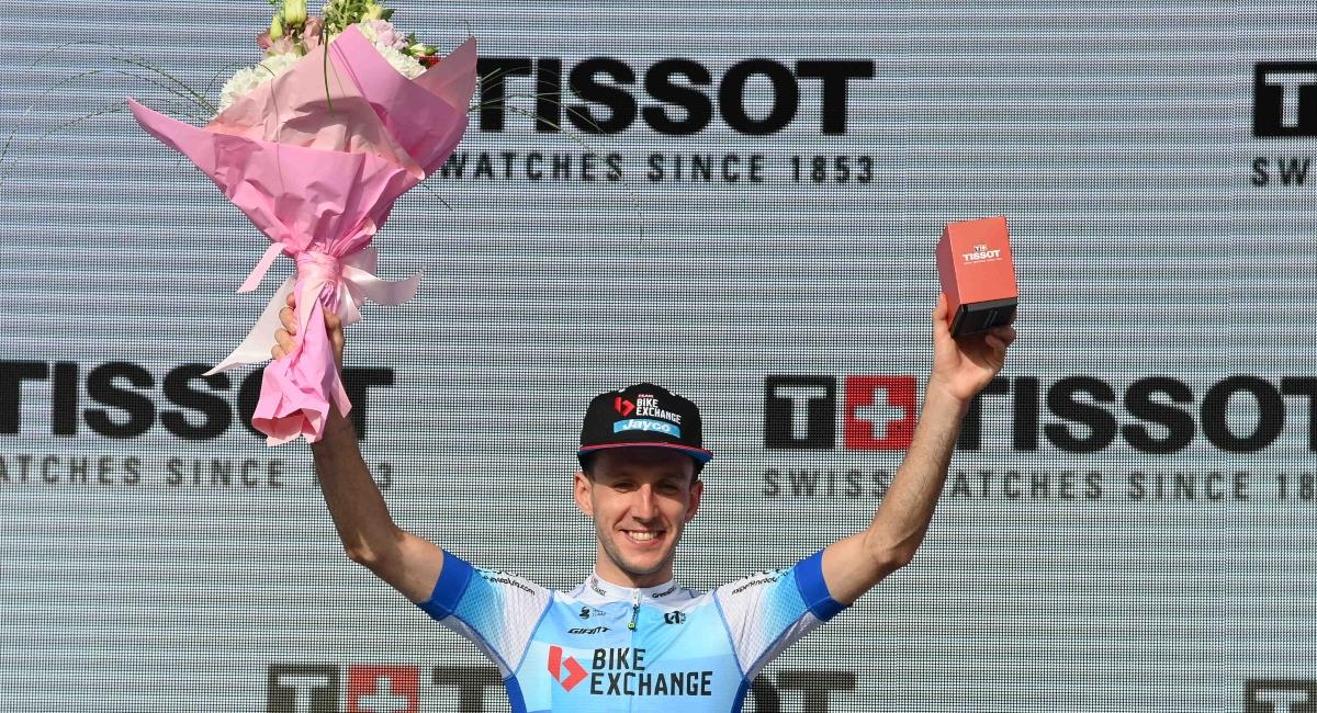 Simon Yates fue el gran vencedor en la Etapa 2 del Giro de Italia. Foto: Twitter @giroditalia