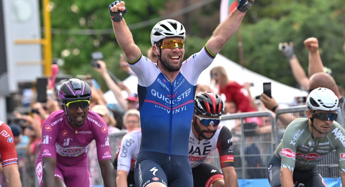 Mark Cavendish se llevó la victoria de la etapa 3 del Giro. Foto: Twitter Giro d'Italia