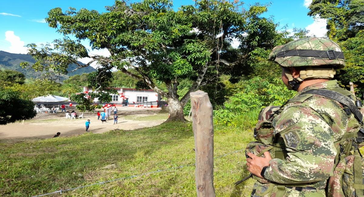 Asonada contra el Ejército en Tibú. Foto: Twitter @Ejercito_Col