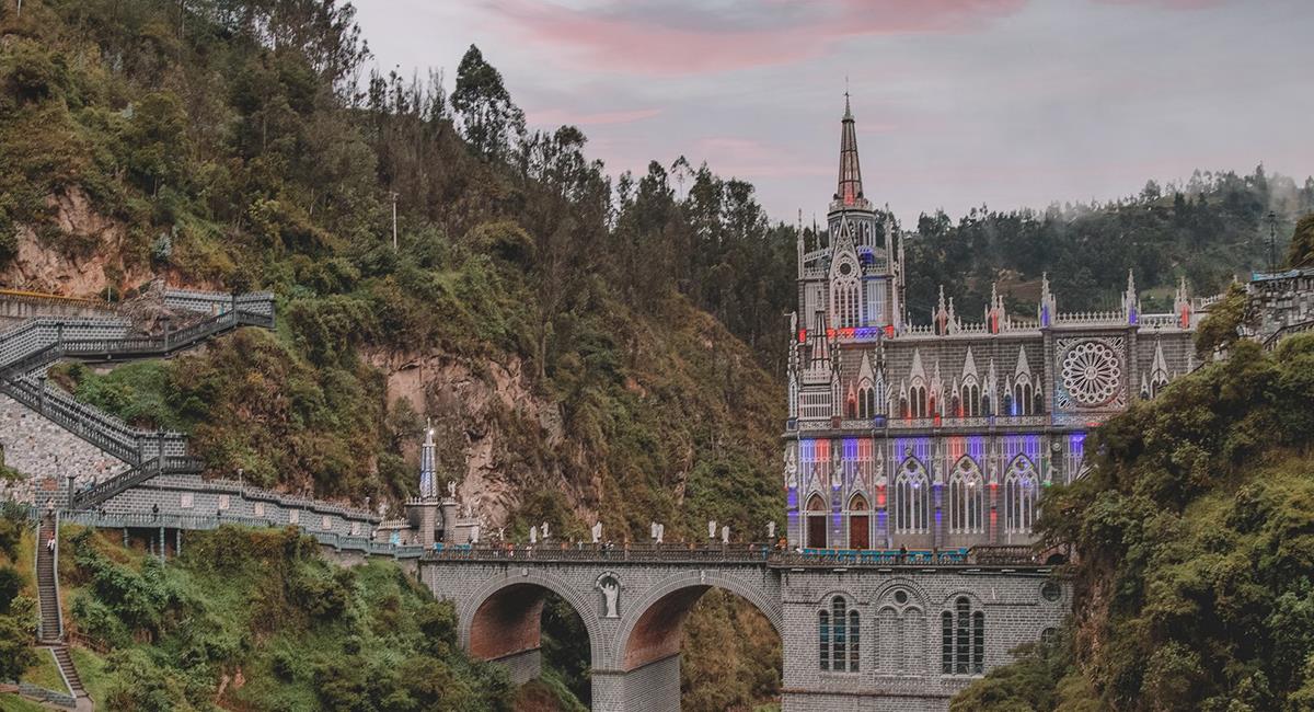 El Santuario de las Lajas está entre uno de los destinos "imperdibles" para visitar en Colombia. Foto: Twitter @diegophoto_