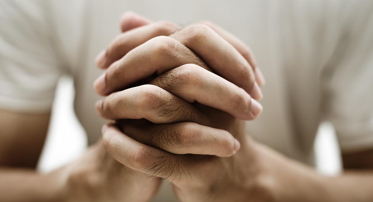 Reza esta oración si quieres pedir por tu salud o la de una persona cercana. Foto: Shutterstock