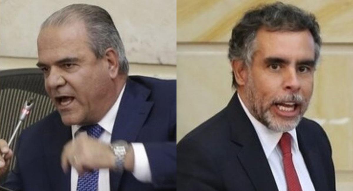 Los senadores Carlos Mejía y Armando Benedetti se trenzaron en acusaciones y ofensas en sesión plenaria. Foto: Twitter @WRadioColombia