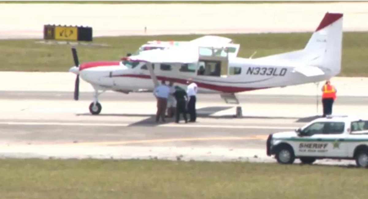 El hombre que tomó el mando, sintió ganas de llorar al lograr aterrizar con todos los pasajeros a salvo. Foto: Twitter @CBS