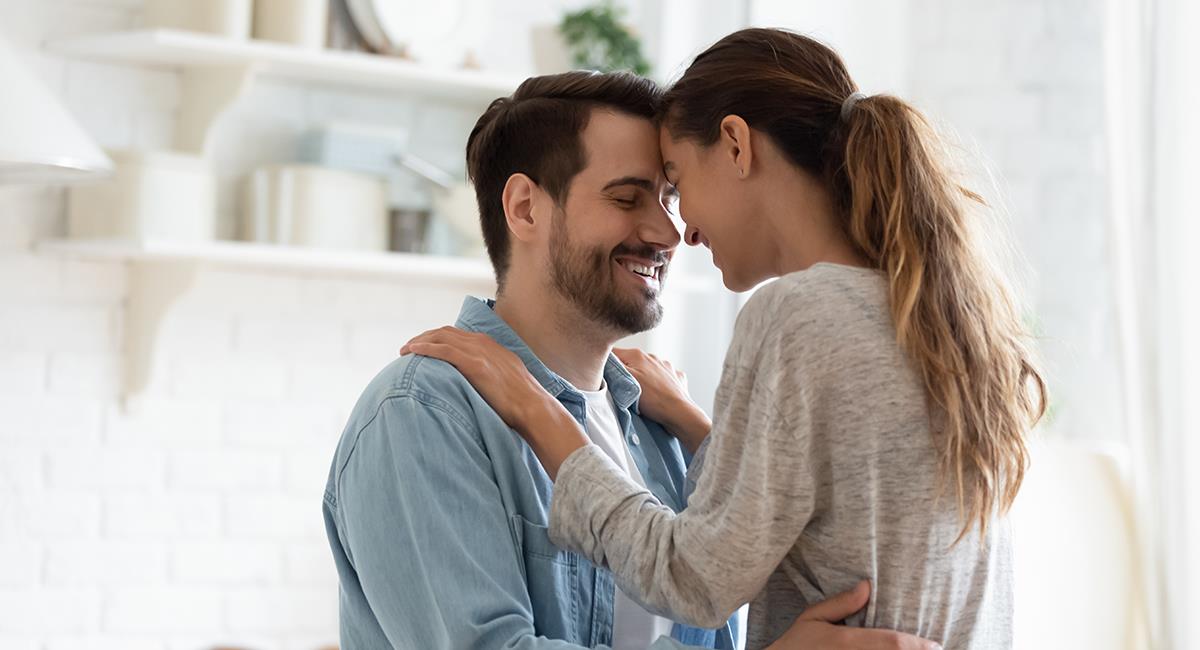 Psicólogos muestran 9 señales que revelan que te estás enamorando. Foto: Shutterstock