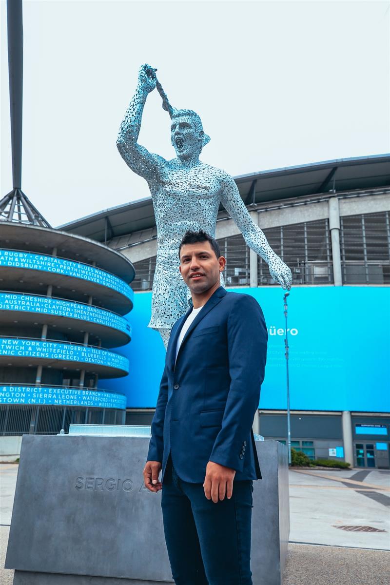 El Manchester City inauguró la estatua del 'Kun' Agüero.  Foto: Twitter @ManCity
