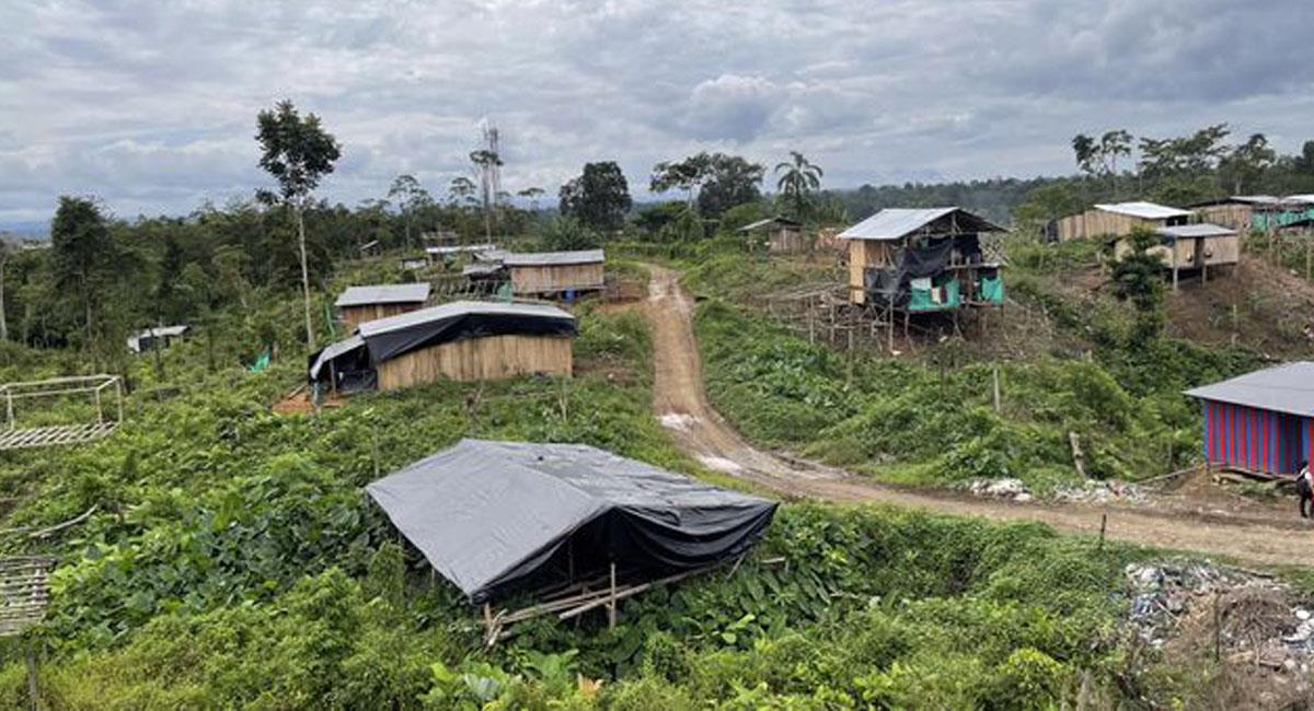 Los pobladores de viviendas en el campo de Nariño son obligadas a dejar sus tierras por presión de violentos. Foto: Twitter @EEColombia2020