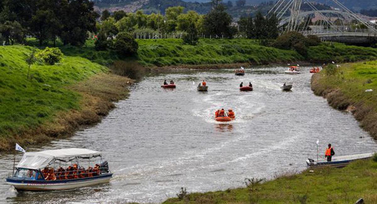 Un tramo del río Bogotá ya puede ser navegado, una idea que a muchos les parece descabellada y contaminada. Foto: Twitter @elespectador