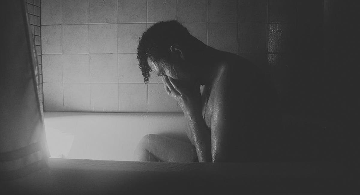 Hombre en una bañera. Foto: Pixabay
