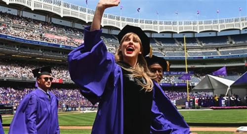 Taylor Swift recibe doctorado honorífico de la Universidad de Nueva York