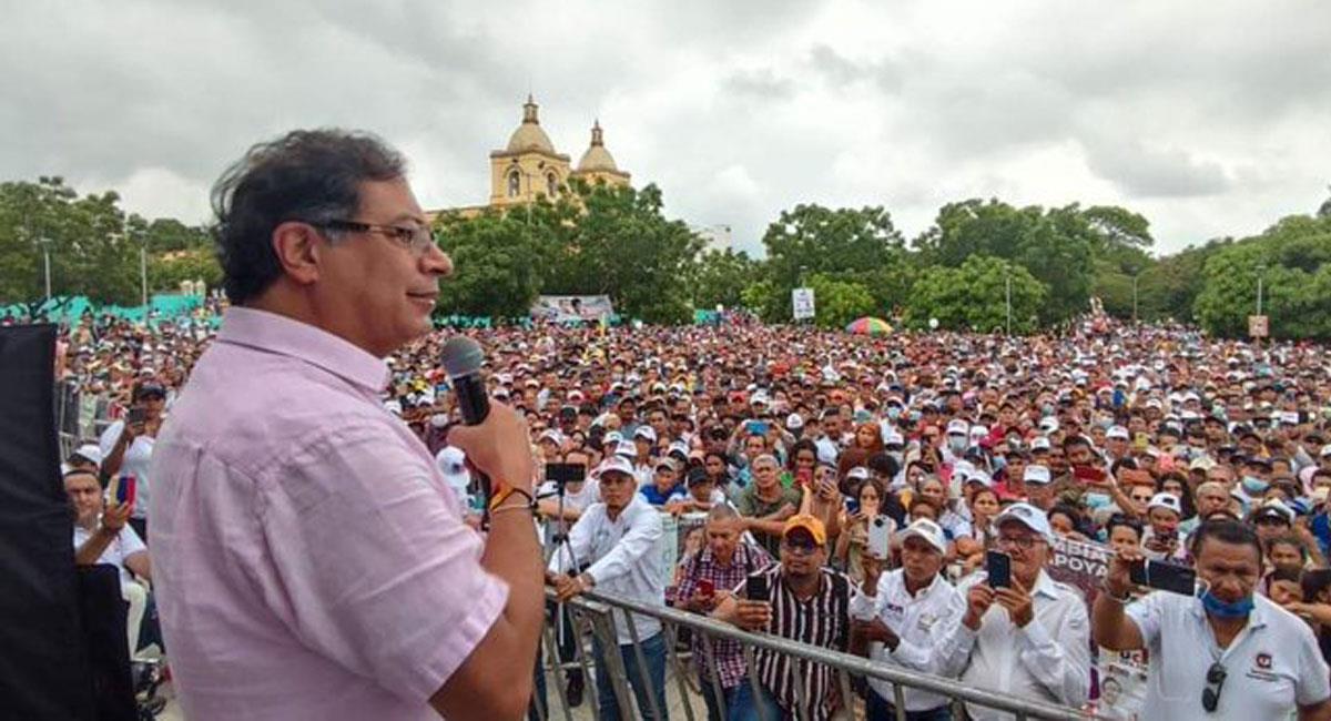 Gustavo Petro marcha como el favorito para ganar la Presidencia en los sondeos realizados hasta el momento. Foto: Twitter CamiloRomero