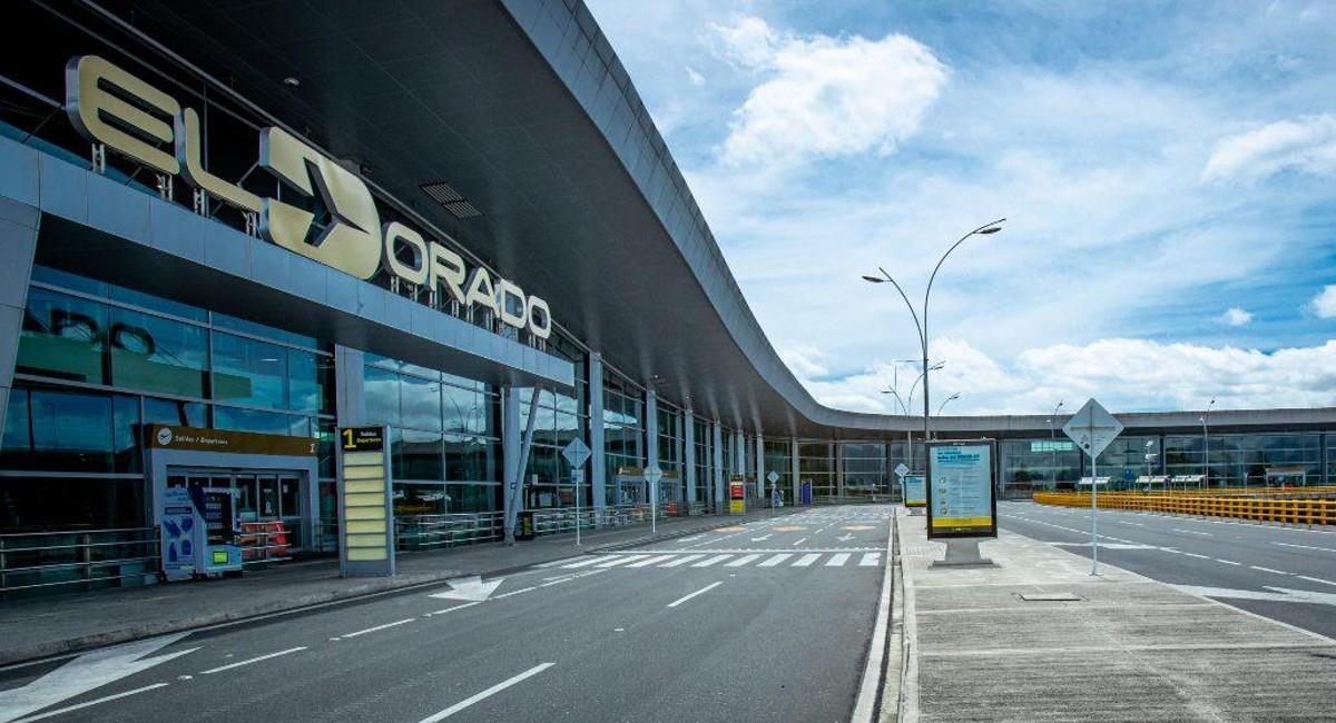 Los hechos ocurrieron mientras el avión hacía el carreteo en el Aeropuerto El Dorado. Foto: Alcaldía de Bogotá