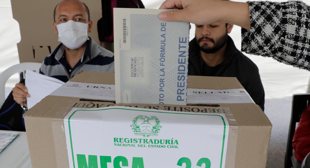 Abren los colegios electorales colombianos para elección de presidente. Foto: EFE