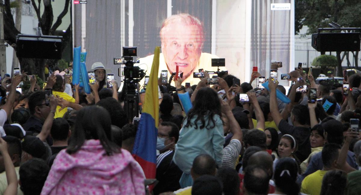 El candidato santandereano sorprendió al país, pues de acuerdo a las encuestas, se esperaba que Fico pasara de segundo. Foto: EFE