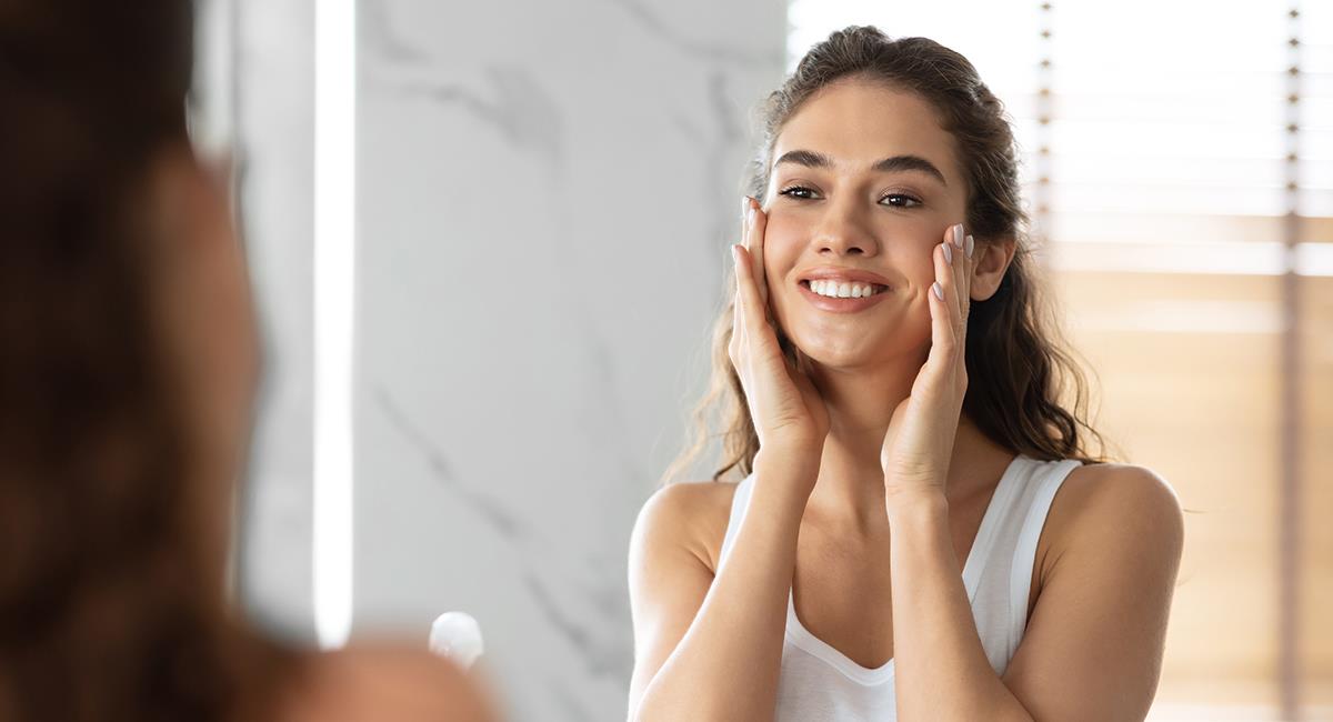 Maquilladora profesional da 3 consejos para cuidar tu cara. Foto: Shutterstock