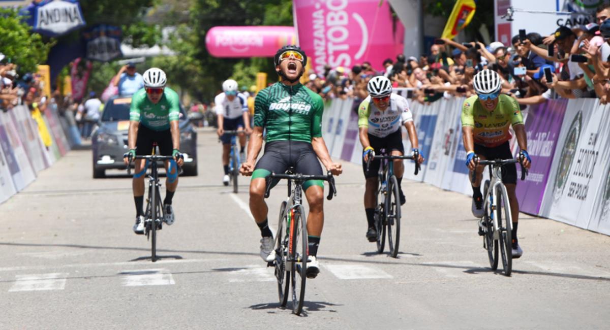 Juan Pablo Sossa se quedó con la etapa 6 de la Vuelta a Colombia 2022. Foto: Twitter @TeamBoyacaAvanz