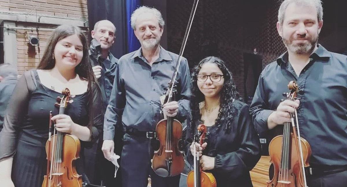 Liseth Alexandra Arrieta Piedrahíta y Luisa Fernanda Muñoz Ramírez son dos virtuosas del violín. Foto: Twitter @LisethAlexandra