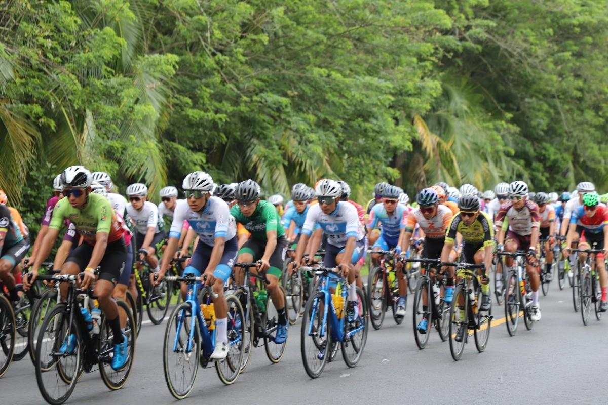 Edgar Cadena se impuso en el Alto del Vino y ganó la etapa 7 de la Vuelta a Colombia. Foto: Twitter @vueltacolombia1