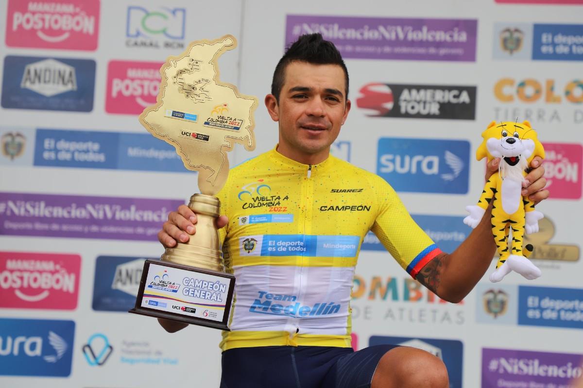 El integrante del Team Medellín se coronó campeón de la Vuelta a Colombia. Foto: Twitter @vueltacolombia1