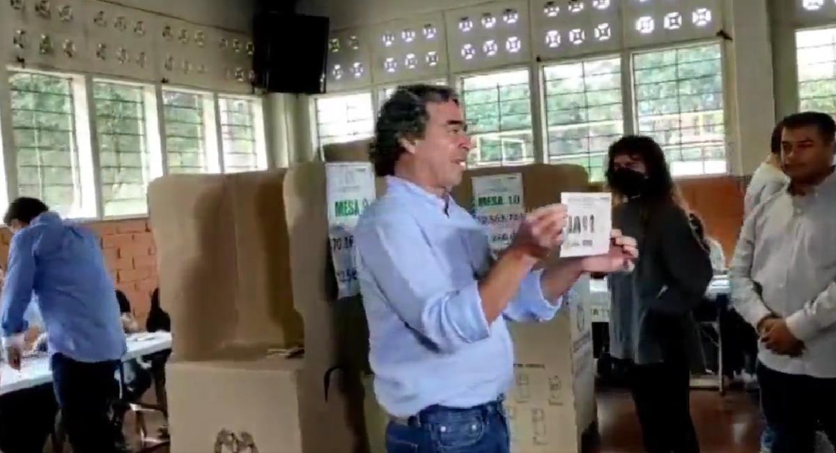 Captura de video, Sergio Fajardo ejerce su derecho al voto. Foto: Twitter