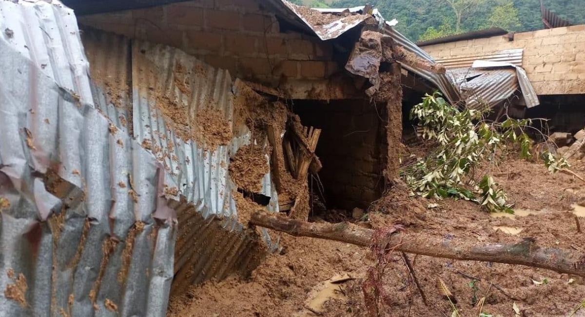 Ocho personas murieron sepultadas por un deslizamiento de tierra en Páez. Foto: Twitter @CarlosQuilindo1