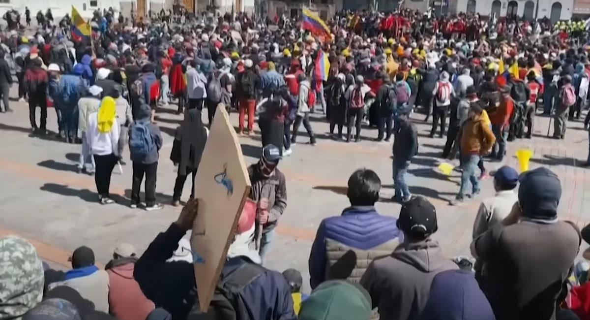 La protesta indígena contra el gobierno ha sumado a manifestantes diversos en las calles de Quito. Foto: Youtube