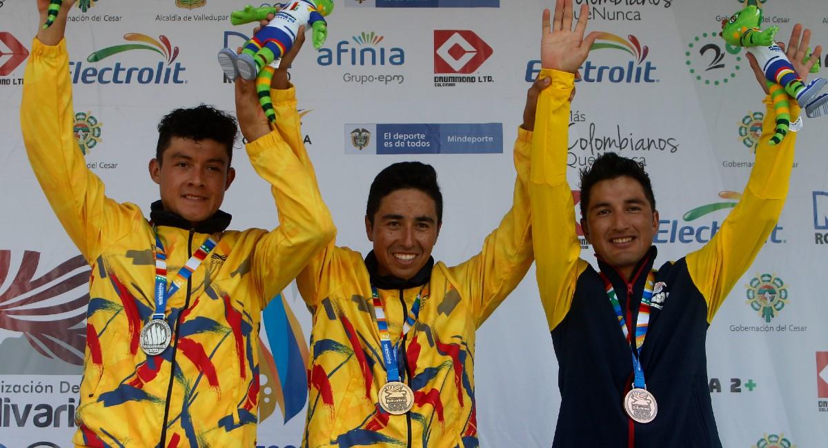 La delegación colombiana ganó oro, plata y bronce en ciclismo de ruta. Foto: Twitter @JBolivarianos22
