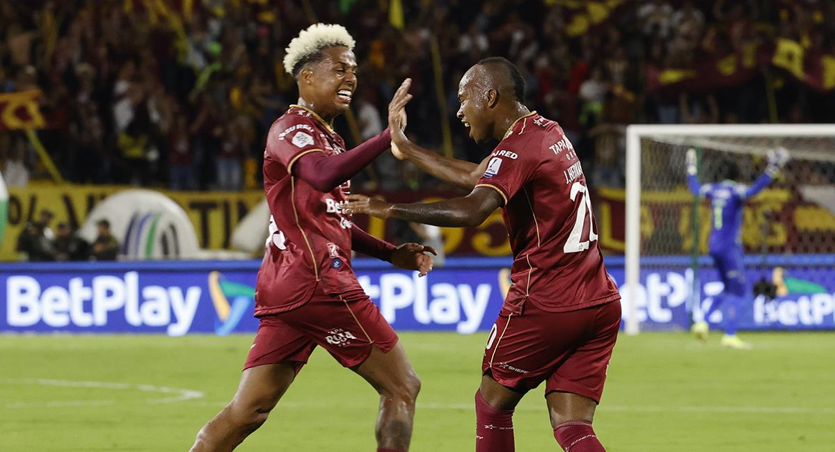 Tolima y su nuevo refuerzo para la próxima temporada del futbol colombiano. Foto: EFE