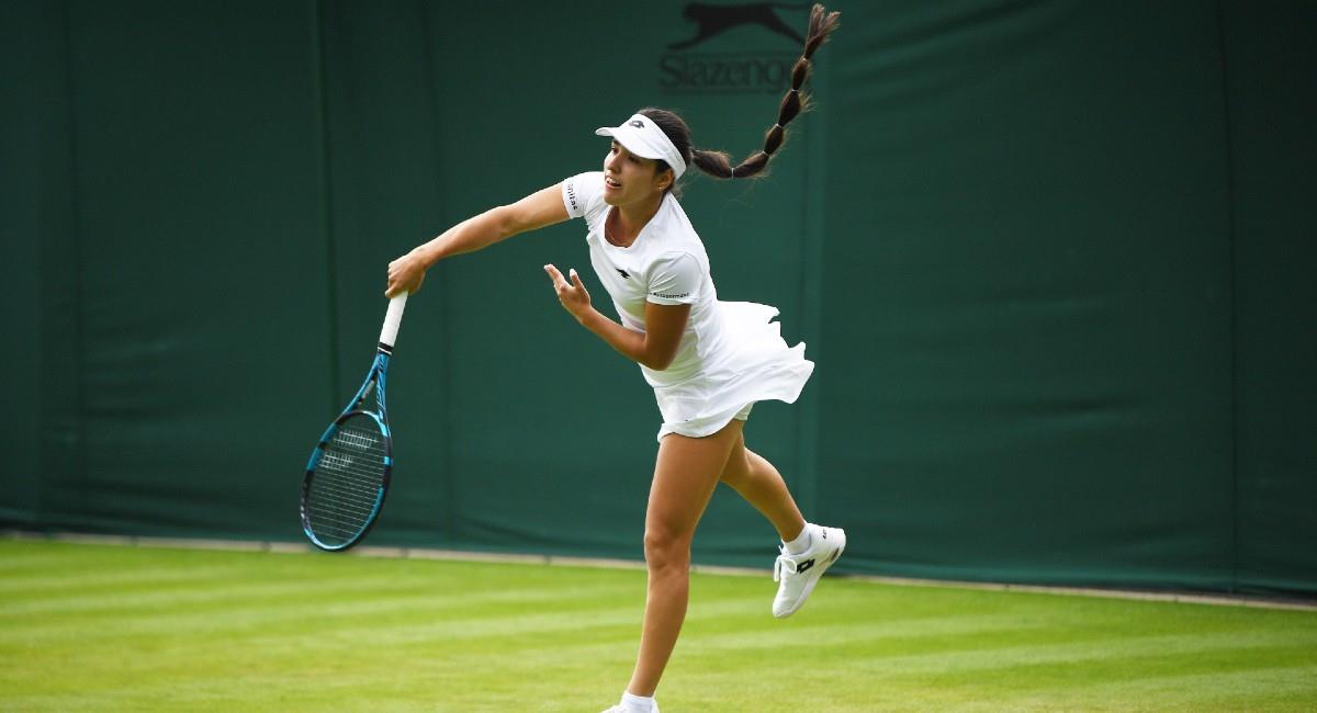 La tenista debutó el 27 de junio del 2022 en Wimbledon frente a Elise Mertens. Foto: EFE NEIL HALL