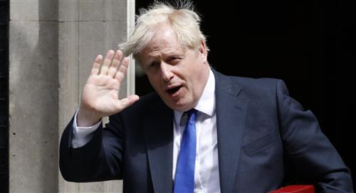 Boris Johnson promete "seguir adelante" en su Gobierno