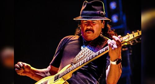 La preocupante escena de Carlos Santana en el escenario durante concierto en Michigan