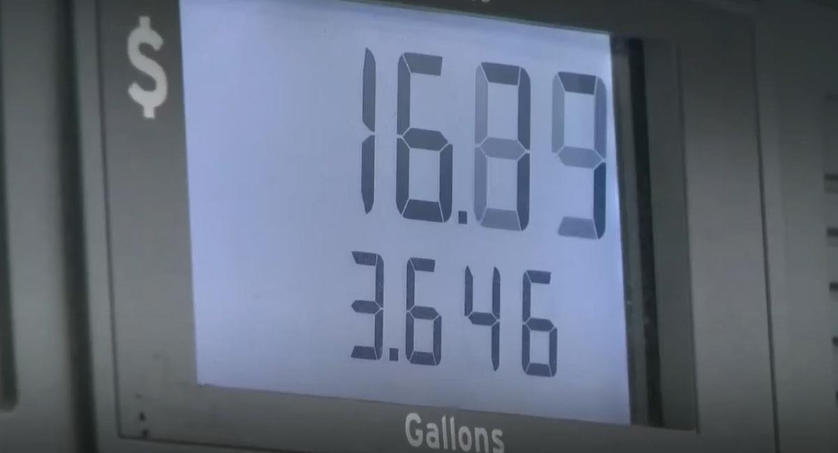 Los altos precios de la gasolina en EE.UU. influyen en el aumento de la inflación en ese país. Foto: Youtube