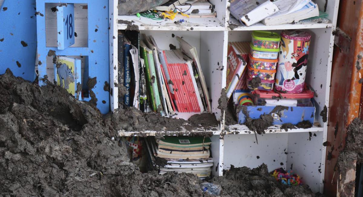 Secretario territorial compartió imágenes tras la tragedia que sepulto una escuela en Antioquia. Foto: Twitter @JPLopezCortes