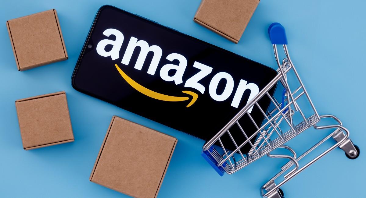 Amazon fa causa a più gruppi di Facebook per recensioni false