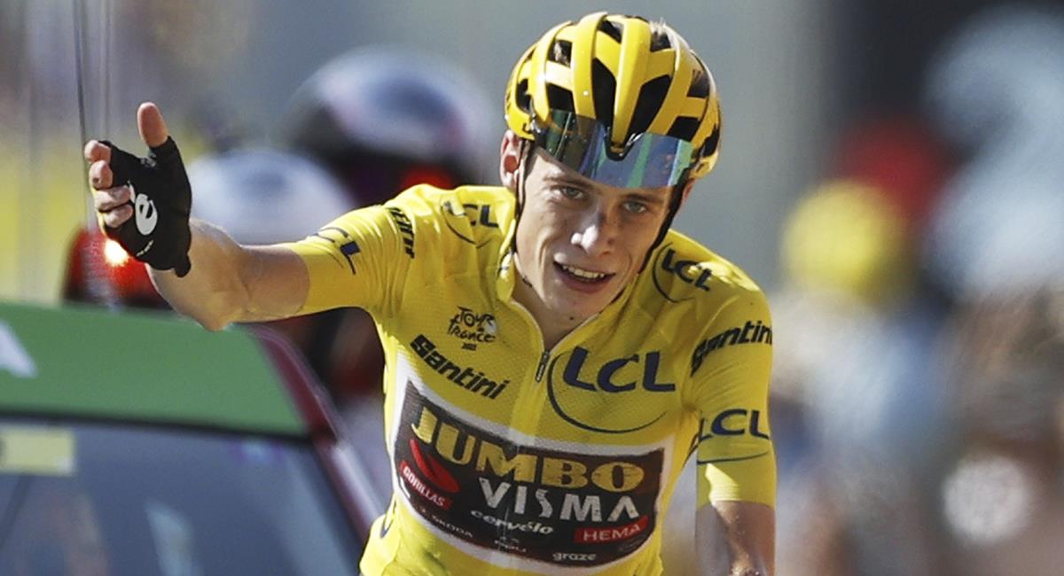 Jonas Vingegaard el líder del Tour de Francia, se quedó con el triunfo de la etapa 18. Foto: EFE