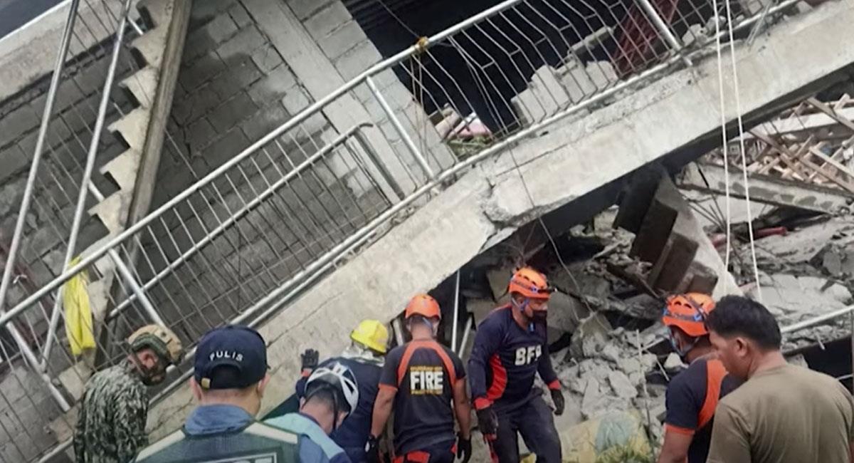 Los cuerpos de socorro de Filipinas trabajan en la búsqueda de personas atrapadas en edificios colapsados. Foto: Youtube