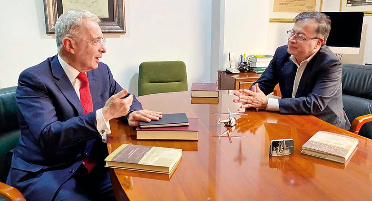 Álvaro Uribe no asistirá a la posesión presidencial de Gustavo Petro. Foto: Twitter @petrogustavo