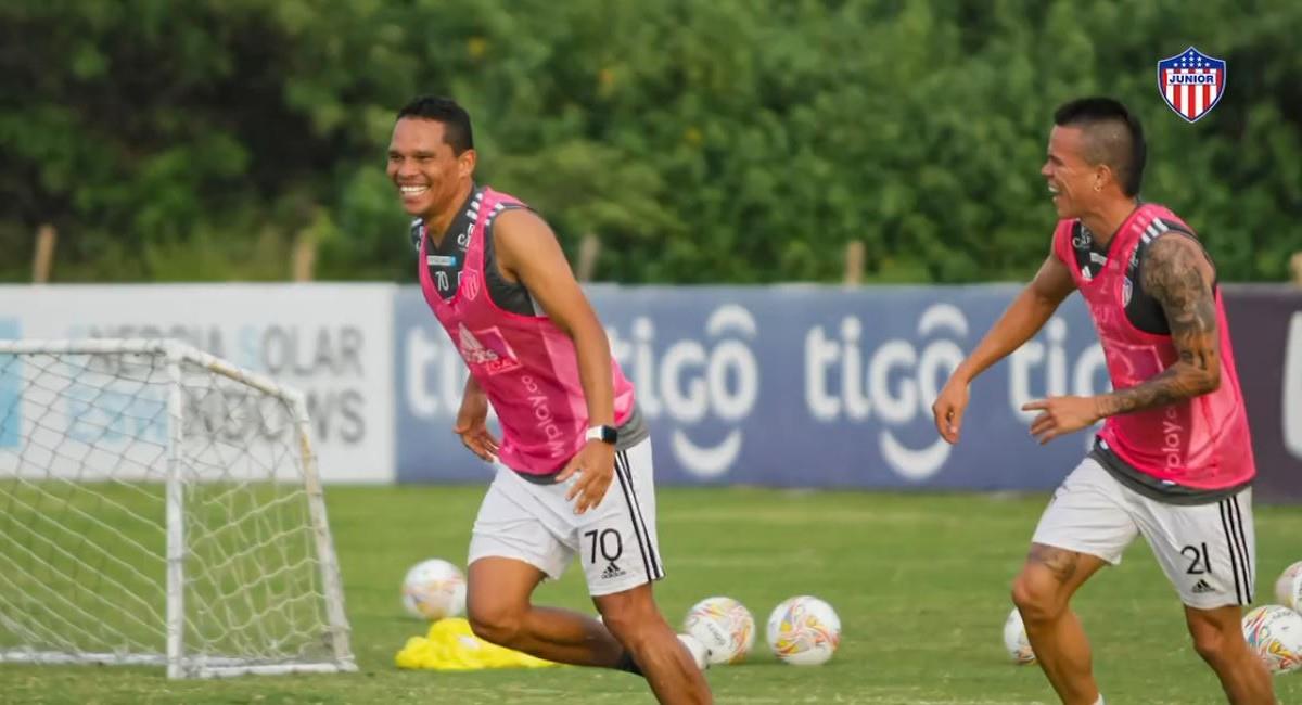 Carlos Bacca fue autor de un gol insólito con Junior de Barranquilla. Foto: Twitter Junior