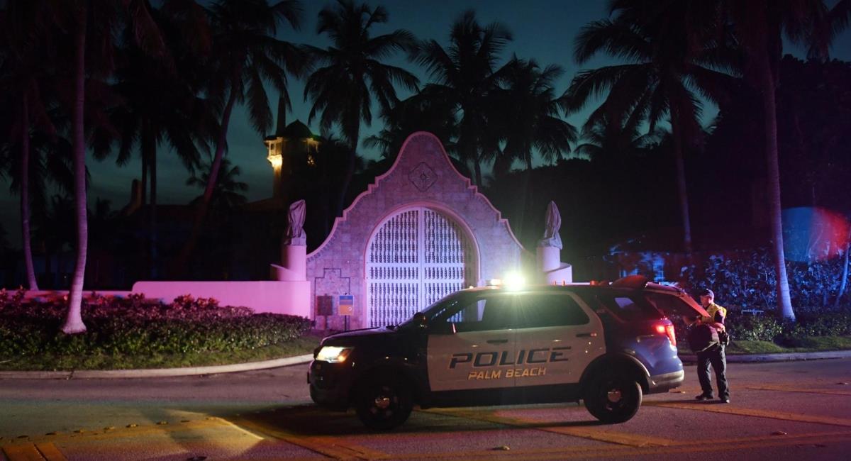 FBI registra la mansión de Donald Trump en Florida. Foto: EFE