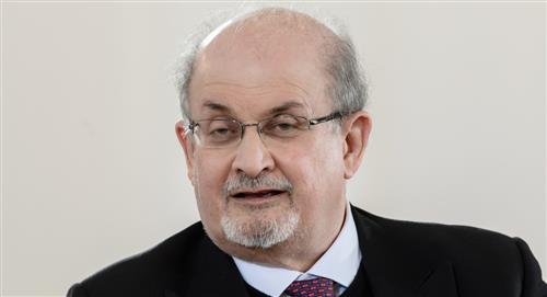 Atacan al escritor Salman Rushdie durante una conferencia en Nueva York