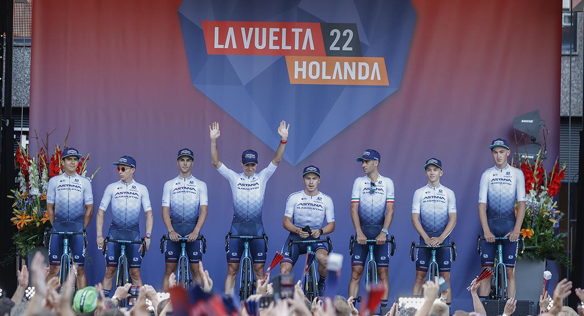 Miguel Ángel López y su equipo Astana fueron presentados en La Vuelta a España 2022. Foto: EFE