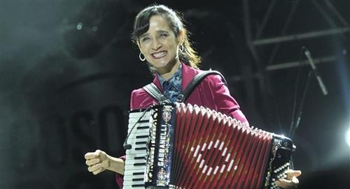 Julieta Venegas presenta el tercer sencillo de su próximo disco