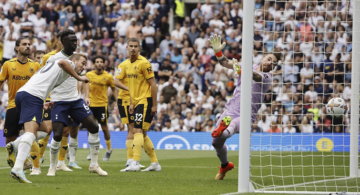 Davinson Sánchez fue titular en el duelo del Tottenham y Wolves por la Premier League. Foto: EFE