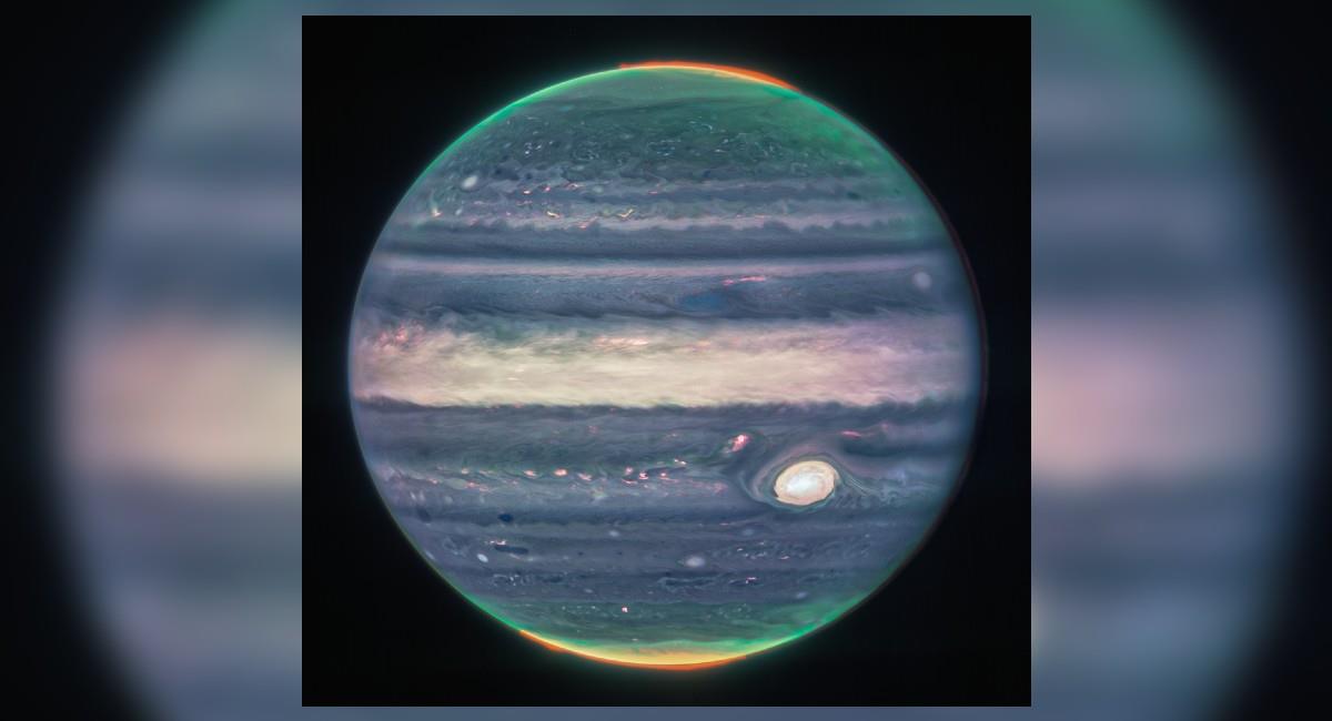 En estas se pueden observar varios fenómenos del sistema solar, como las auroras boreales, el anillo del planeta y otras características. Foto: NASA/ESA/CSA