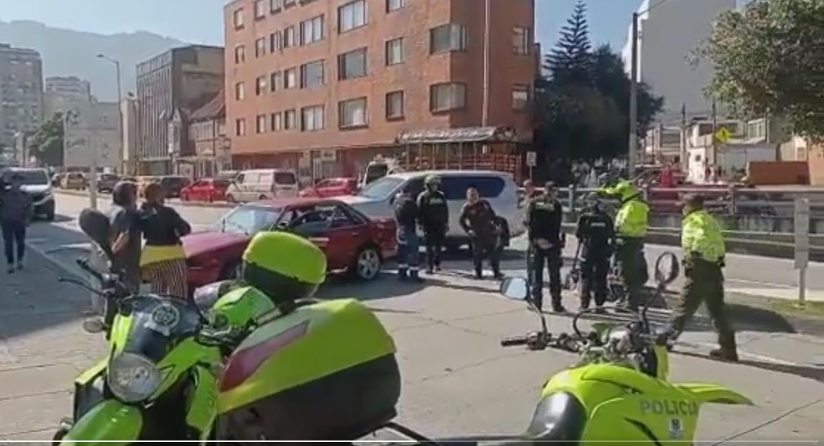 Captura de video: Se registró una balacera cerca del Concejo de Bogotá. Foto: Twitter @Marovaan