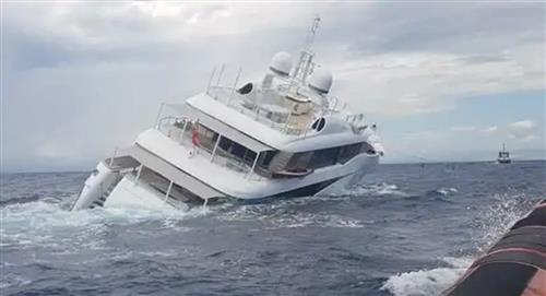 En medio del mar un lujoso yate se hunde con 9 pasajeros a bordo 