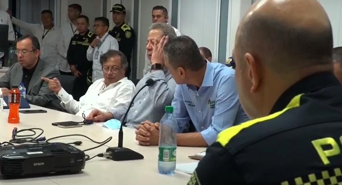 El presidente Gustavo Petro dirigió el PMU en Neiva luego del asesinato de 7 policías el viernes. Foto: Youtube