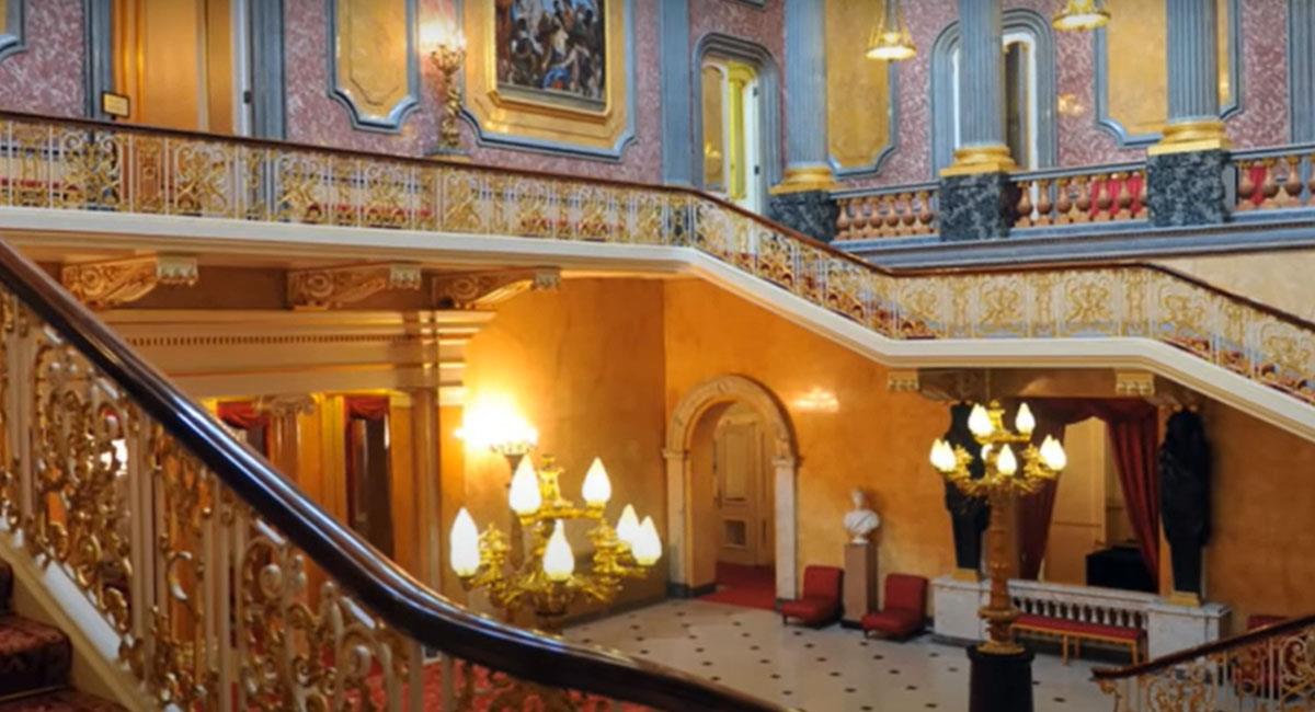 El palacio de Buckingham es una representación del lujo y la ostentación. Foto: Youtube