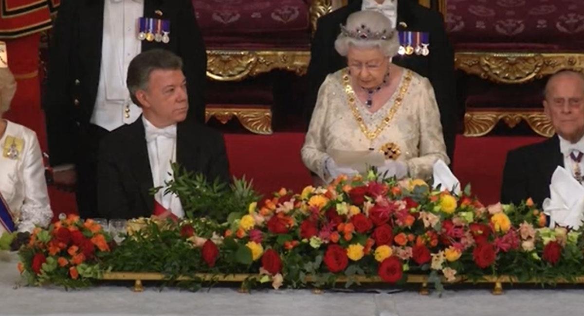 Juan Manuel Santos fue recibido como Premio Nobel de Paz por la Reina Isabel II en 2016. Foto: Youtube