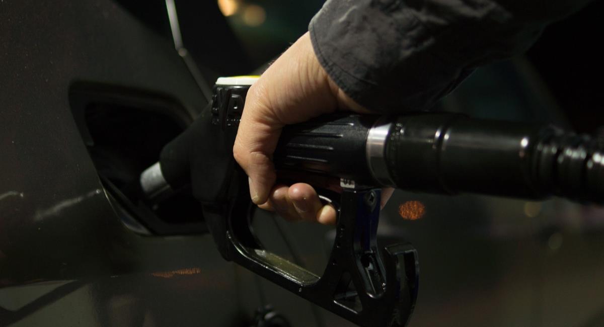 Precio de la gasolina llegaría a diciembre a $9.900 con las alzas planeadas. Foto: Pixabay