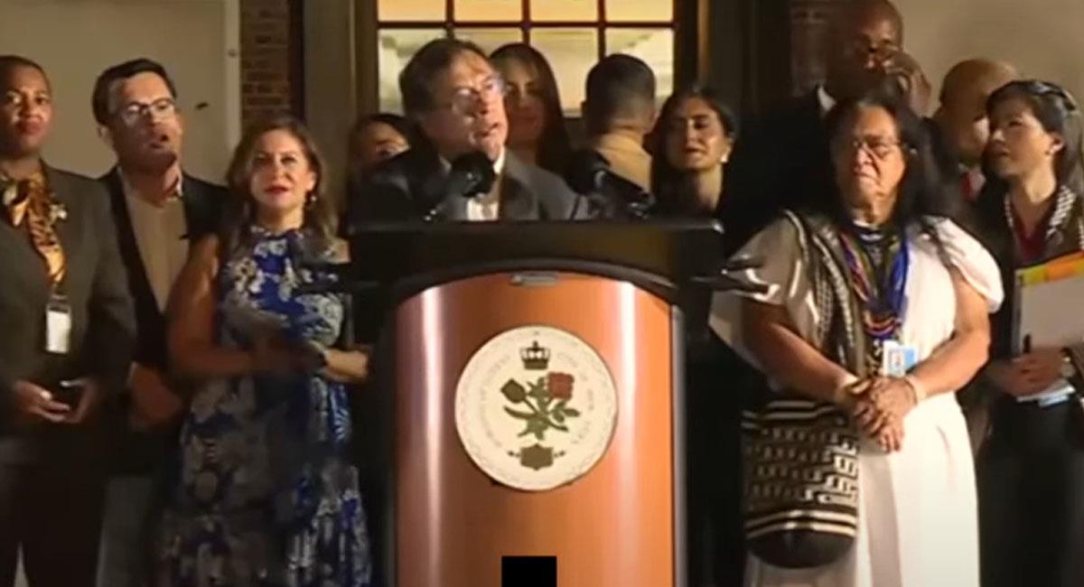 Gustavo Petro se dirigió a una multitud colombiana en New York con motivo de la asamblea de la ONU. Foto: Youtube